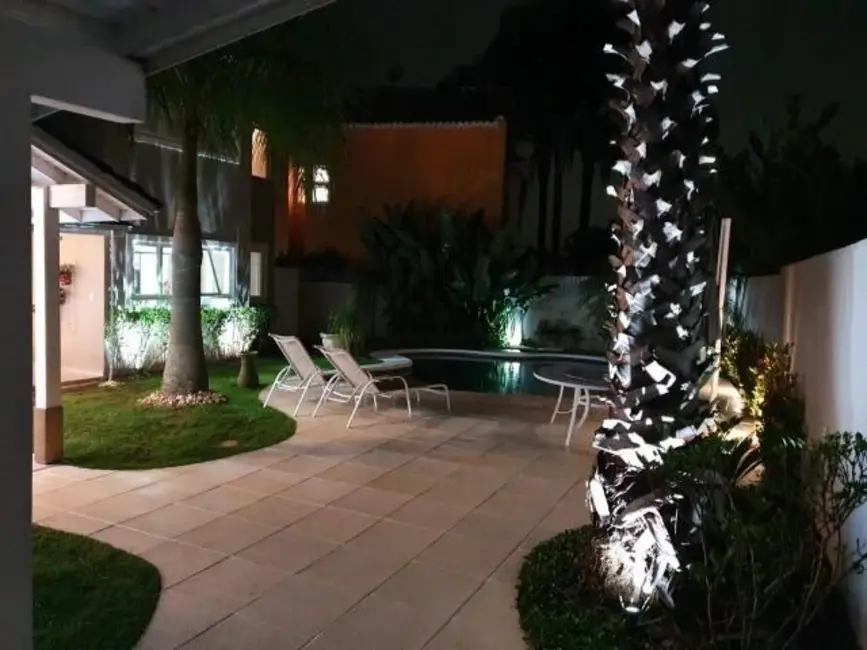 Casa de Condomínio com 5 quartos à venda, 378m2 em Morada das Flores (Aldeia da Serra), Santana De Parnaiba - SP - imagem 6 Foto 6 de Casa de Condomínio com 5 quartos à venda, 378m2 em Morada das Flores (Aldeia da Serra), Santana De Parnaiba - SP