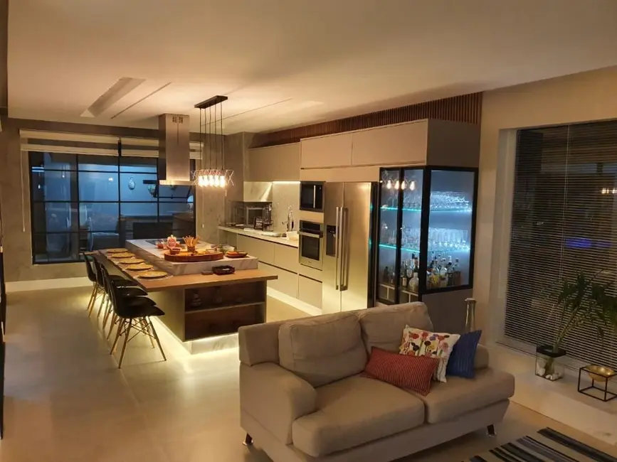 Casa de Condomínio com 5 quartos à venda, 378m2 em Morada das Flores (Aldeia da Serra), Santana De Parnaiba - SP - imagem 1 Foto 1 de Casa de Condomínio com 5 quartos à venda, 378m2 em Morada das Flores (Aldeia da Serra), Santana De Parnaiba - SP