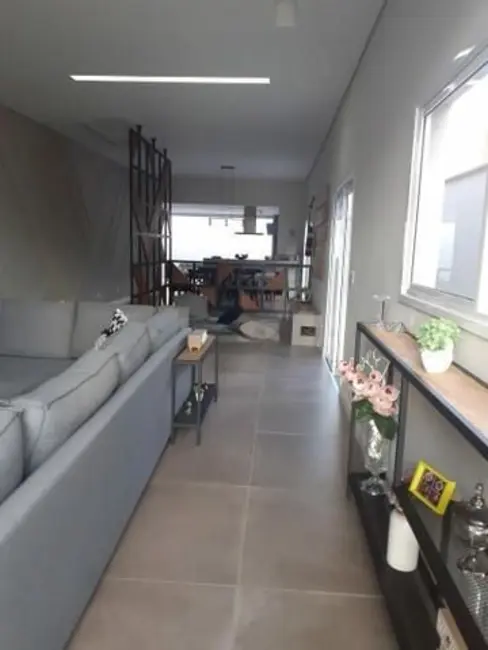 Foto 2 de Casa de Condomínio com 3 quartos à venda, 270m2 em Jardim Itaquiti, Barueri - SP