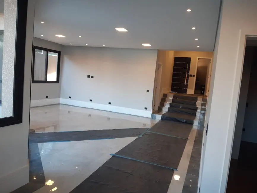 Foto 2 de Casa de Condomínio com 4 quartos para alugar, 200m2 em Parque Sinai, Santana De Parnaiba - SP