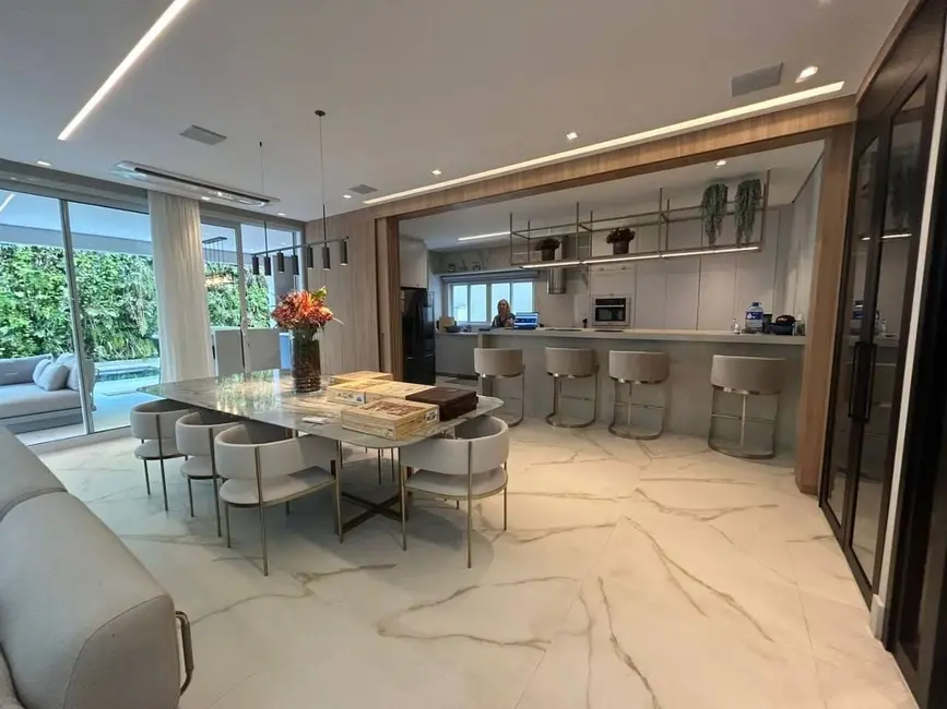 Foto 3 de Sobrado com 3 quartos à venda, 320m2 em Tamboré, Santana De Parnaiba - SP