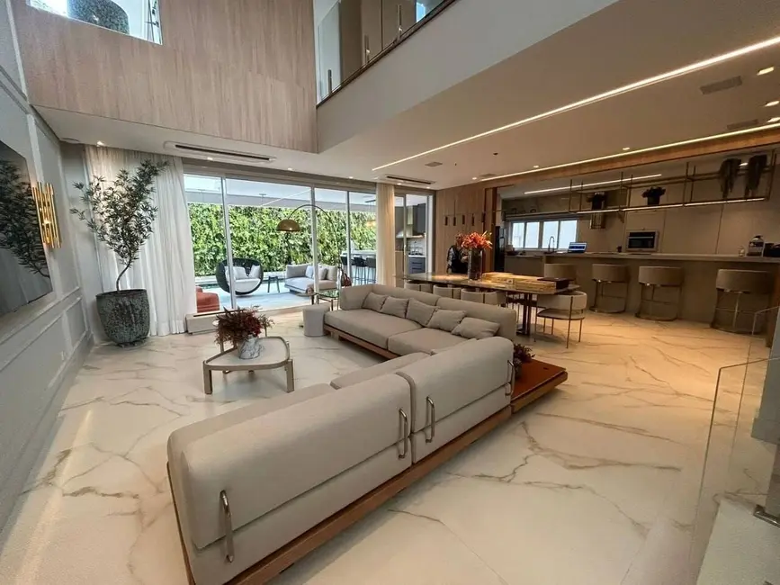 Foto 2 de Sobrado com 3 quartos à venda, 320m2 em Tamboré, Santana De Parnaiba - SP