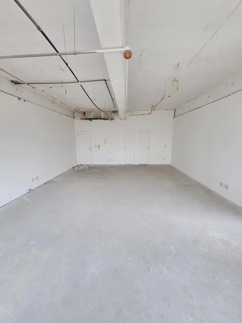 Foto 2 de Sala Comercial com 1 quarto para alugar, 61m2 em Sítio Tamboré Alphaville, Barueri - SP