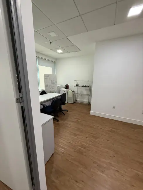 Foto 2 de Sala Comercial com 2 quartos para alugar, 46m2 em Alphaville Industrial, Barueri - SP