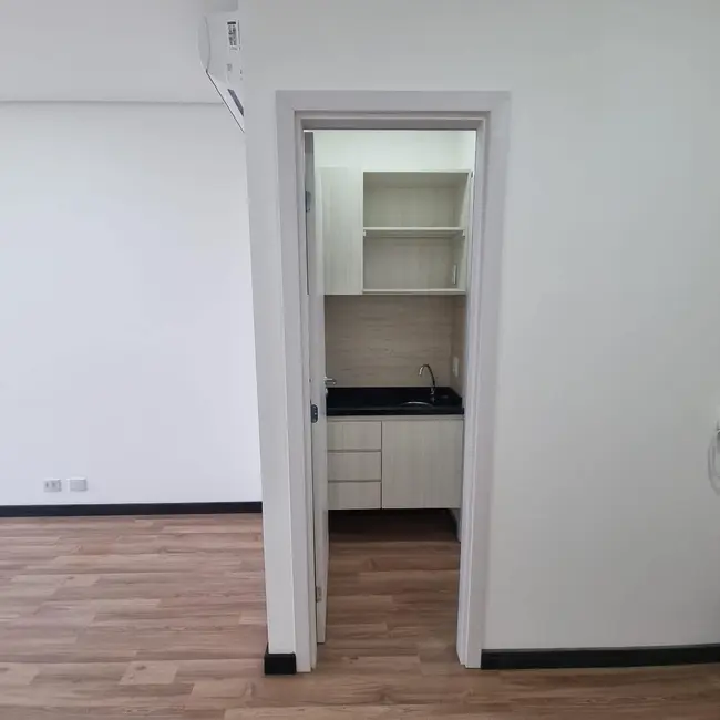 Foto 3 de Sala Comercial com 1 quarto à venda, 30m2 em Santana De Parnaiba - SP