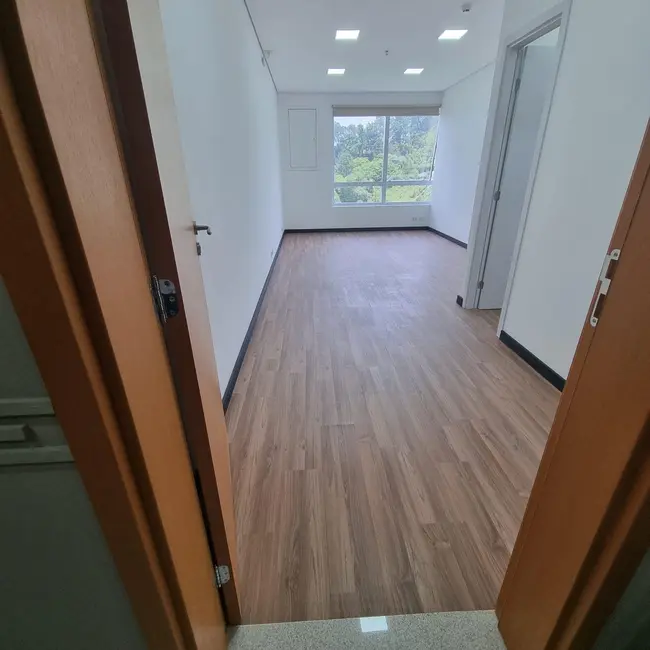 Foto 2 de Sala Comercial com 1 quarto à venda, 30m2 em Santana De Parnaiba - SP