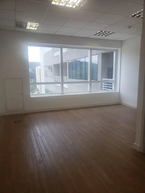 Foto 2 de Sala Comercial com 1 quarto para alugar, 39m2 em Santana De Parnaiba - SP