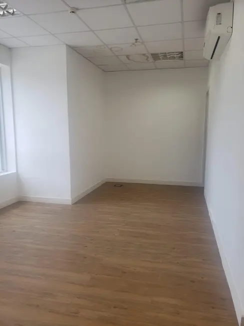 Foto 4 de Sala Comercial com 1 quarto para alugar, 39m2 em Santana De Parnaiba - SP