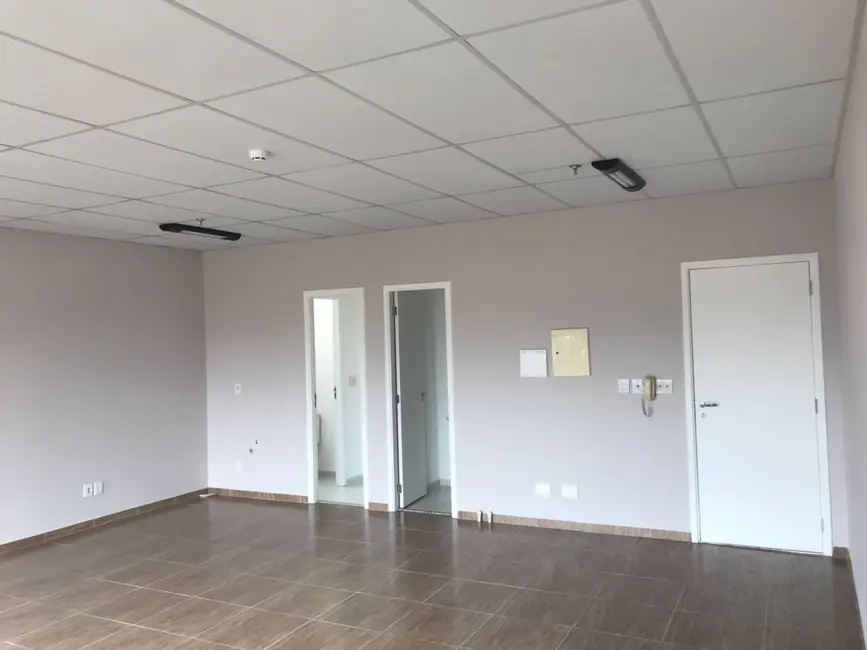 Foto 3 de Sala Comercial com 1 quarto para alugar, 46m2 em Sítio Tamboré Alphaville, Barueri - SP