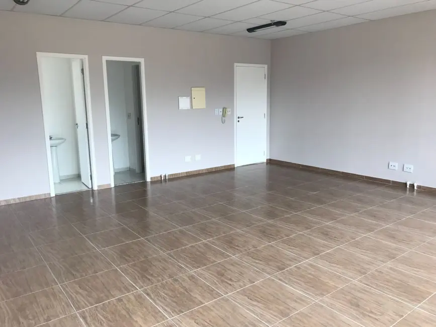 Foto 2 de Sala Comercial com 1 quarto para alugar, 46m2 em Sítio Tamboré Alphaville, Barueri - SP