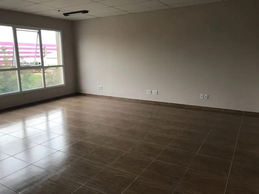 Foto 1 de Sala Comercial com 1 quarto para alugar, 46m2 em Sítio Tamboré Alphaville, Barueri - SP