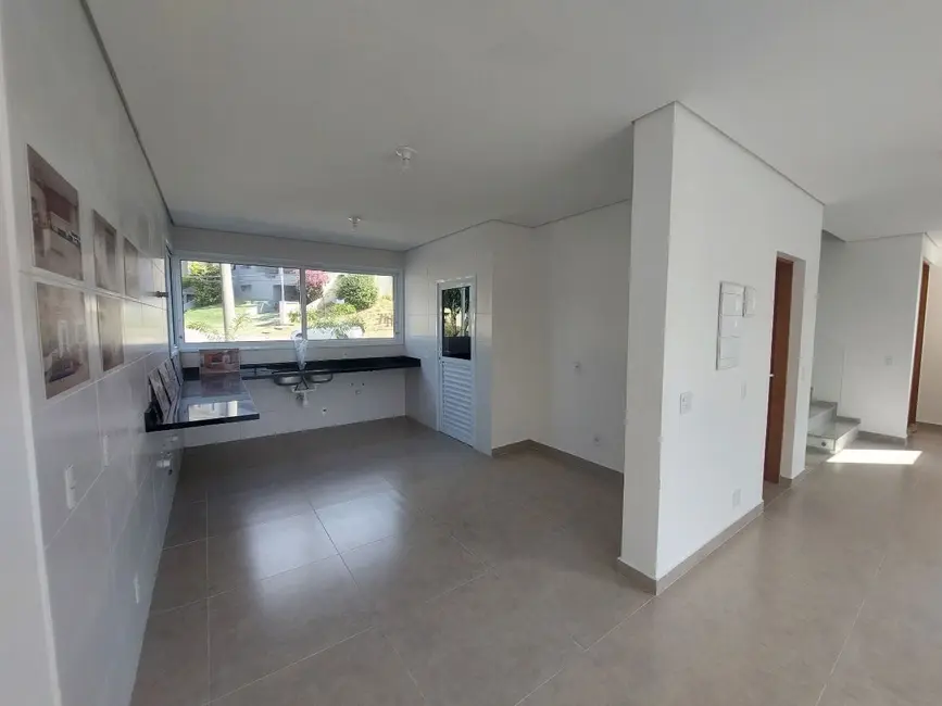 Sobrado com 3 quartos à venda, 286m2 em Tarumã, Santana De Parnaiba - SP - imagem 4 Foto 4 de Sobrado com 3 quartos à venda, 286m2 em Tarumã, Santana De Parnaiba - SP