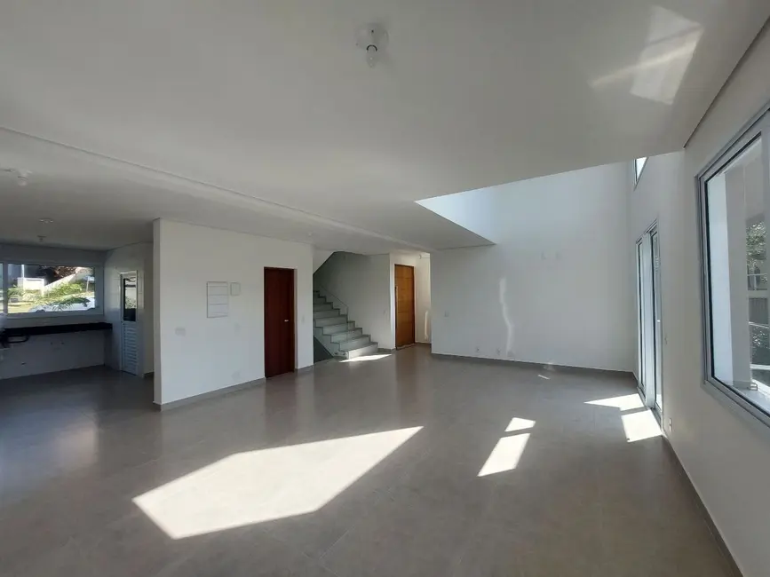 Sobrado com 3 quartos à venda, 286m2 em Tarumã, Santana De Parnaiba - SP - imagem 5 Foto 5 de Sobrado com 3 quartos à venda, 286m2 em Tarumã, Santana De Parnaiba - SP