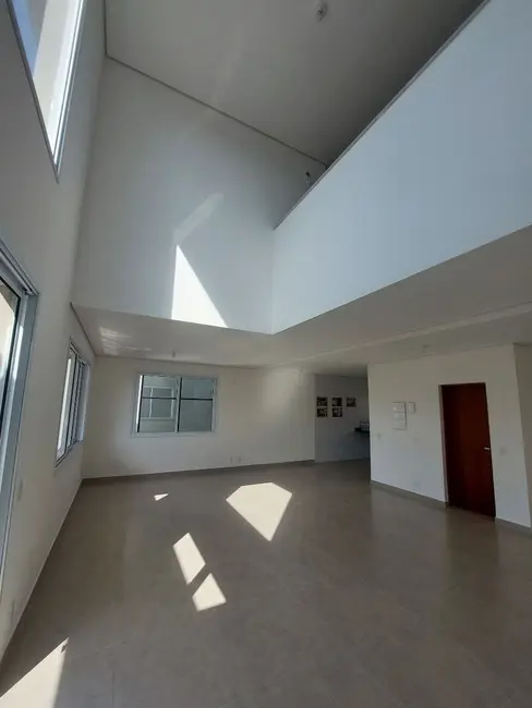 Sobrado com 3 quartos à venda, 286m2 em Tarumã, Santana De Parnaiba - SP - imagem 3 Foto 3 de Sobrado com 3 quartos à venda, 286m2 em Tarumã, Santana De Parnaiba - SP