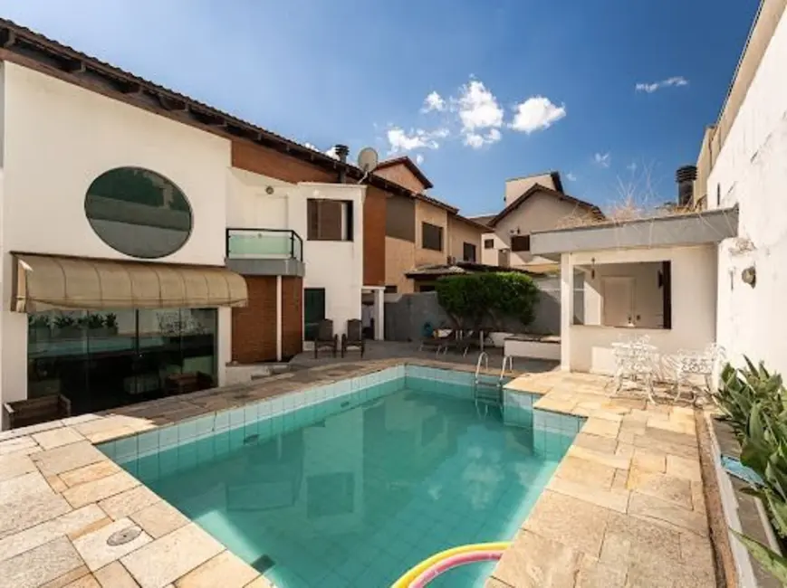 Foto 4 de Sobrado com 4 quartos para alugar, 305m2 em Alphaville, Santana De Parnaiba - SP