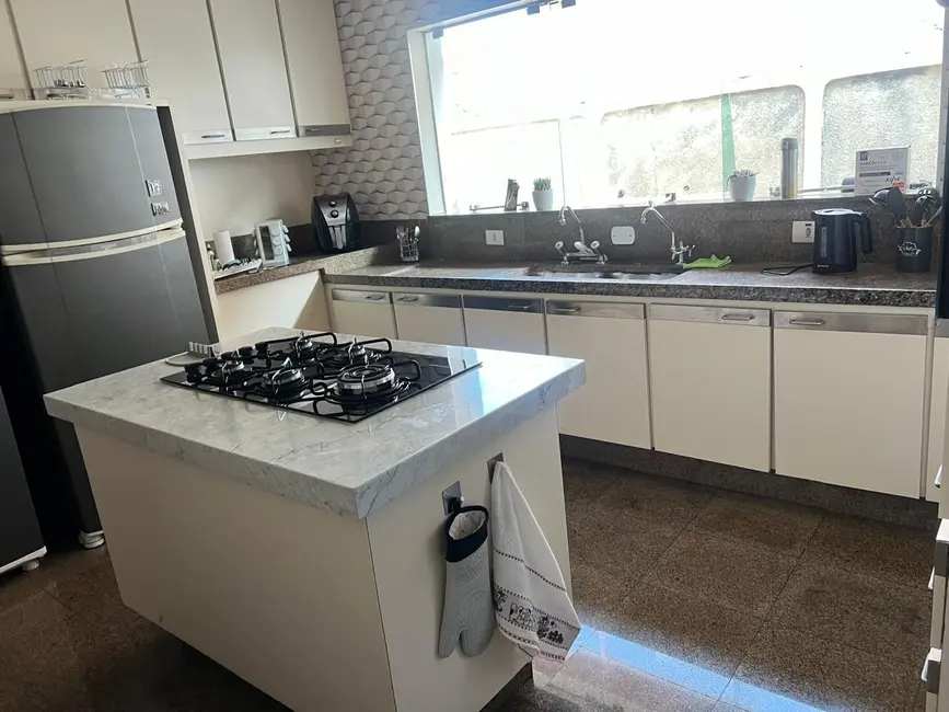 Casa com 5 quartos para alugar, 481m2 em Alphaville, Santana De Parnaiba - SP - imagem 5 Foto 5 de Casa com 5 quartos para alugar, 481m2 em Alphaville, Santana De Parnaiba - SP