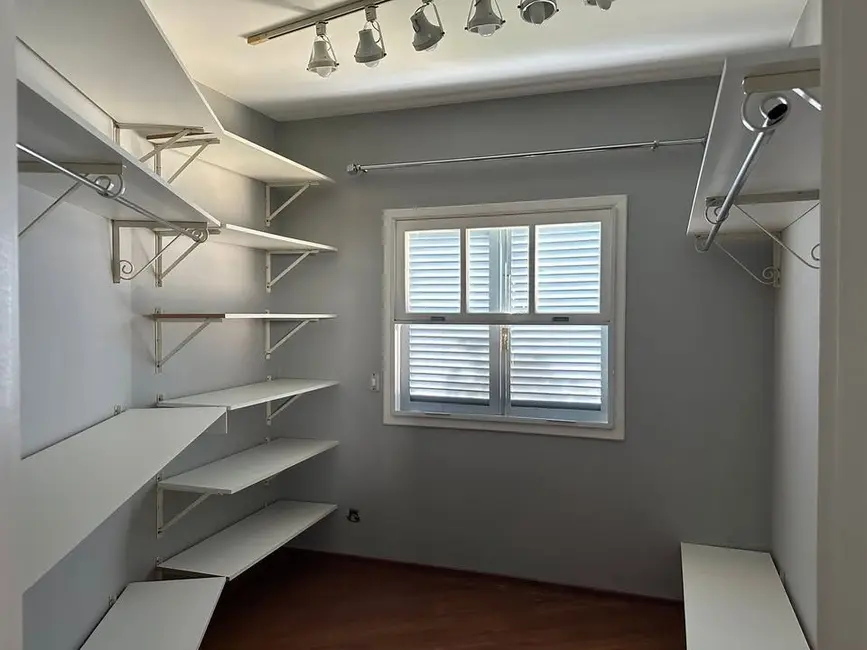 Foto 9 de Sobrado com 4 quartos à venda, 350m2 em Alphaville, Santana De Parnaiba - SP