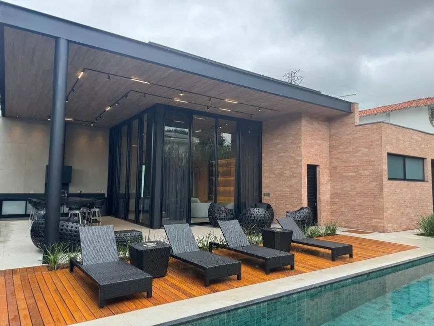 Foto 1 de Sobrado com 4 quartos à venda, 703m2 em Barueri - SP