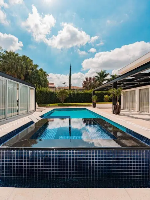 Sobrado com 4 quartos à venda, 900m2 em Alphaville Residencial Dois, Barueri - SP - imagem 3 Foto 3 de Sobrado com 4 quartos à venda, 900m2 em Alphaville Residencial Dois, Barueri - SP