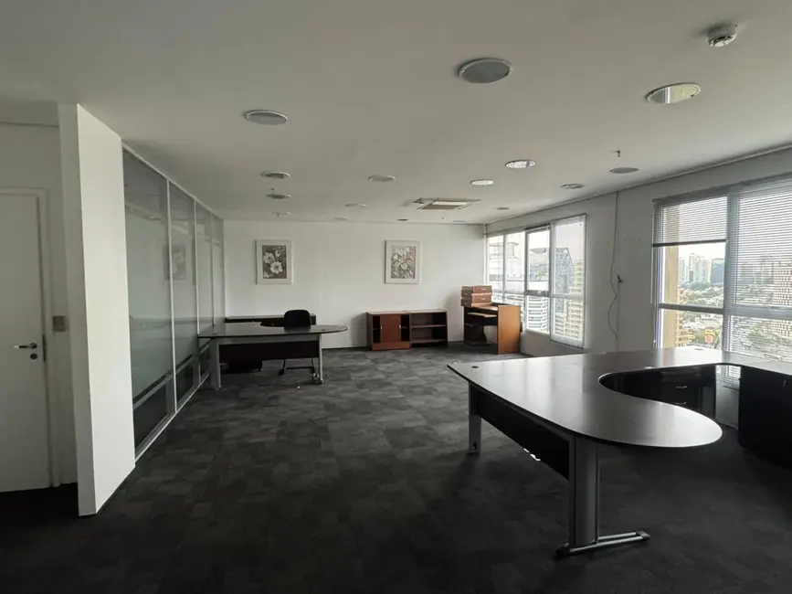 Foto 5 de Sala Comercial com 2 quartos para alugar, 596m2 em Sítio Tamboré Alphaville, Barueri - SP