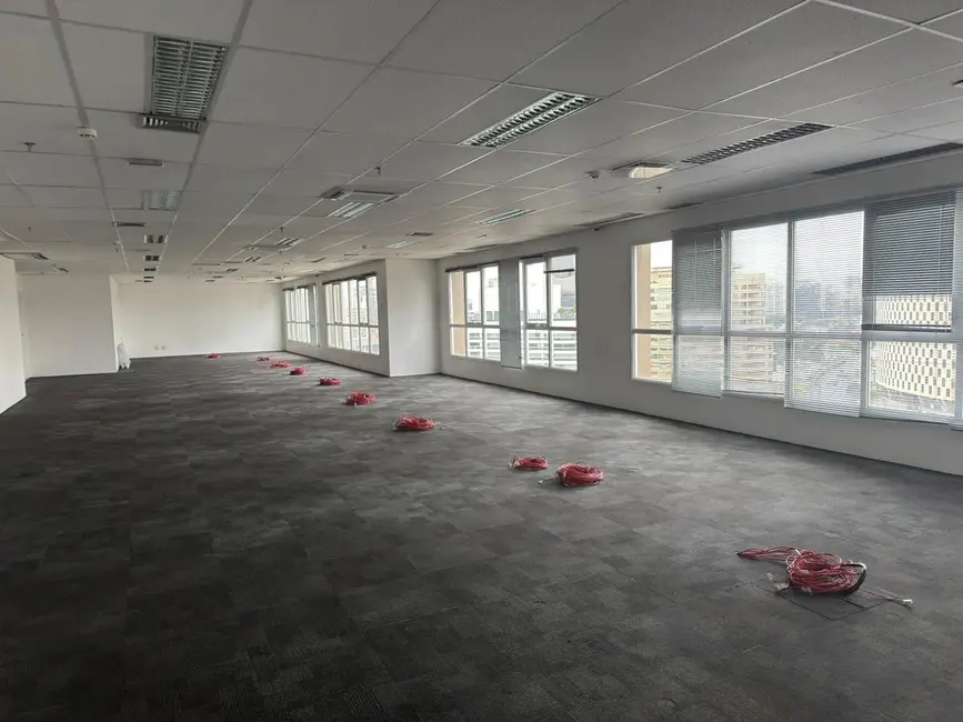 Foto 1 de Sala Comercial com 2 quartos para alugar, 596m2 em Sítio Tamboré Alphaville, Barueri - SP