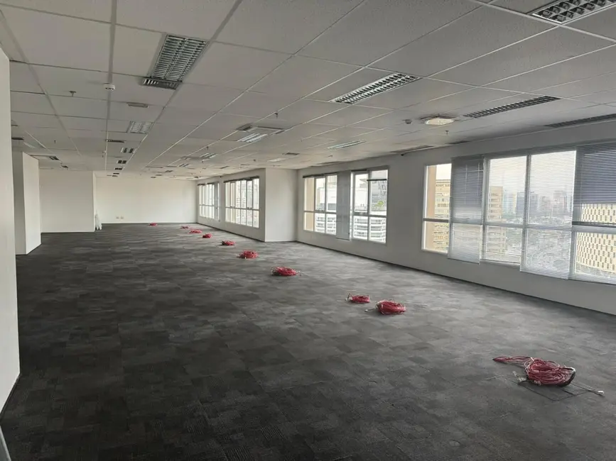 Foto 3 de Sala Comercial com 2 quartos para alugar, 596m2 em Sítio Tamboré Alphaville, Barueri - SP