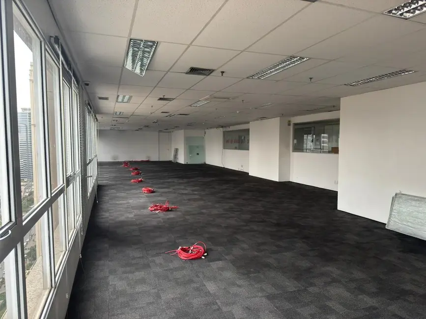 Foto 2 de Sala Comercial com 2 quartos para alugar, 596m2 em Sítio Tamboré Alphaville, Barueri - SP