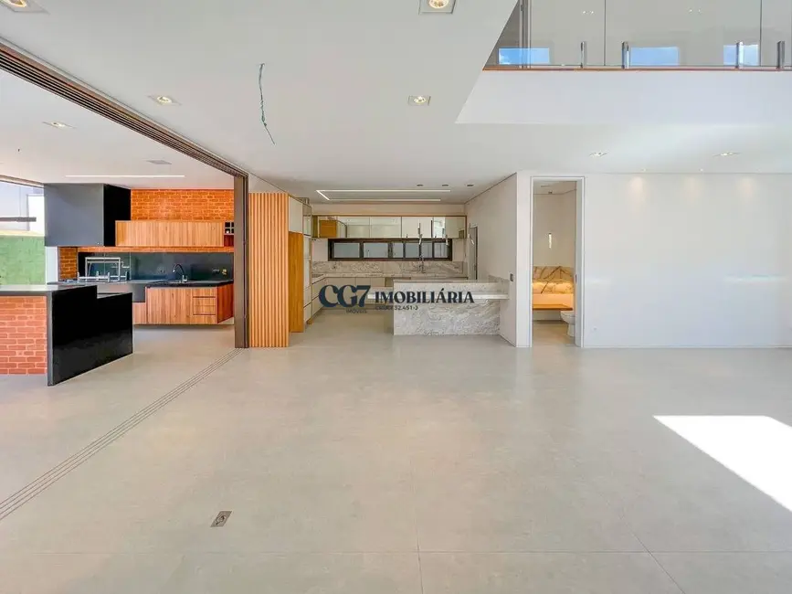 Foto 2 de Sobrado com 4 quartos à venda, 350m2 em Alphaville, Santana De Parnaiba - SP