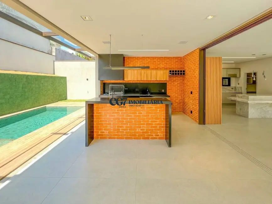 Foto 1 de Sobrado com 4 quartos à venda, 350m2 em Alphaville, Santana De Parnaiba - SP