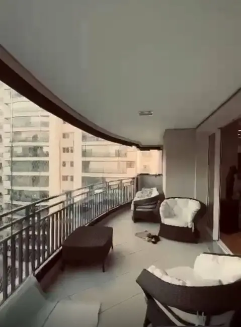 Foto 4 de Apartamento com 3 quartos à venda, 201m2 em Tamboré, Santana De Parnaiba - SP