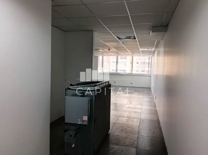 Foto 3 de Sala Comercial com 1 quarto para alugar, 68m2 em Barueri - SP