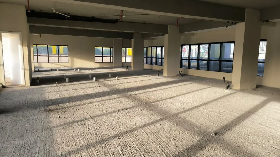 Foto 2 de Sala Comercial com 1 quarto para alugar, 636m2 em Vila Pouso Alegre, Barueri - SP