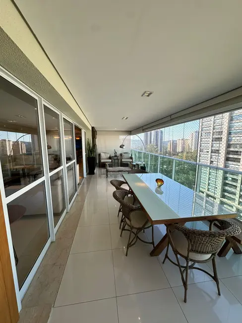 Foto 1 de Apartamento com 3 quartos para alugar, 212m2 em Barueri - SP