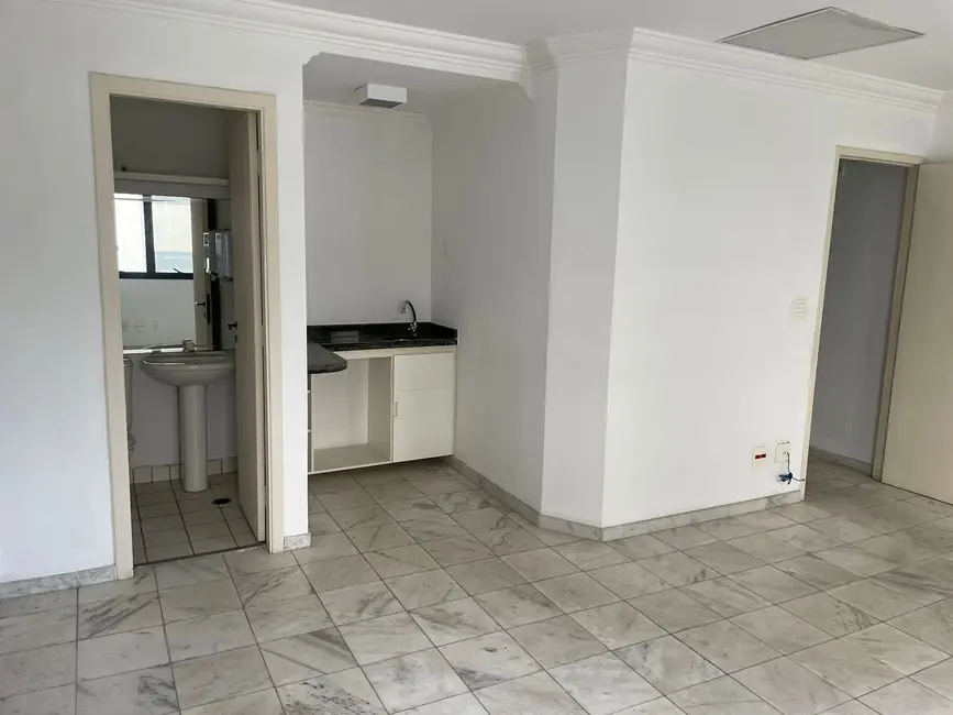 Sala Comercial com 1 quarto para alugar, 30m2 em Alphaville Industrial, Barueri - SP - imagem 4 Foto 4 de Sala Comercial com 1 quarto para alugar, 30m2 em Alphaville Industrial, Barueri - SP