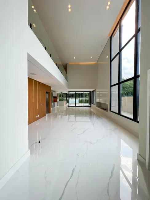 Foto 2 de Sobrado com 4 quartos à venda, 430m2 em Alphaville, Santana De Parnaiba - SP