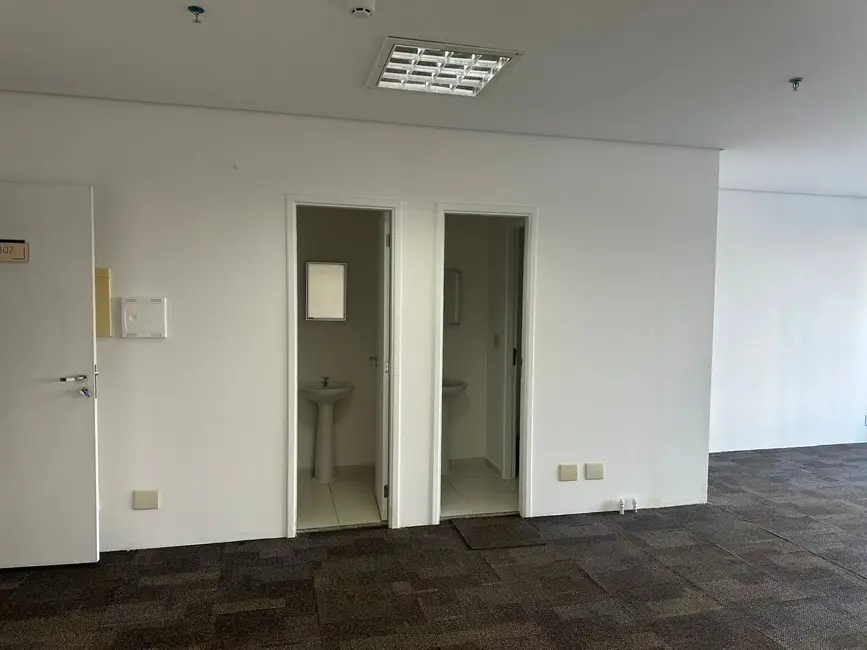 Foto 8 de Sala Comercial com 1 quarto para alugar, 56m2 em Sítio Tamboré Alphaville, Barueri - SP