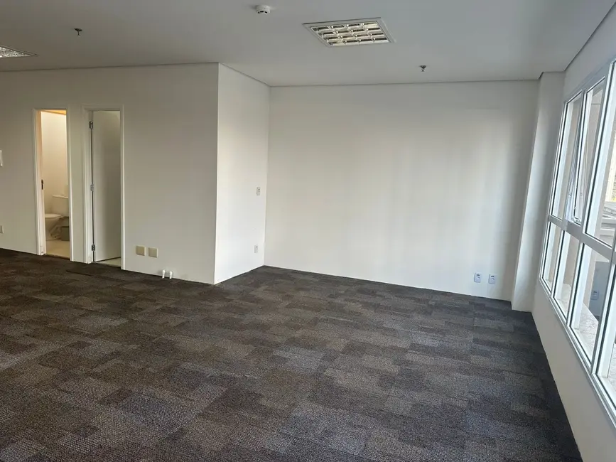 Foto 7 de Sala Comercial com 1 quarto para alugar, 56m2 em Sítio Tamboré Alphaville, Barueri - SP