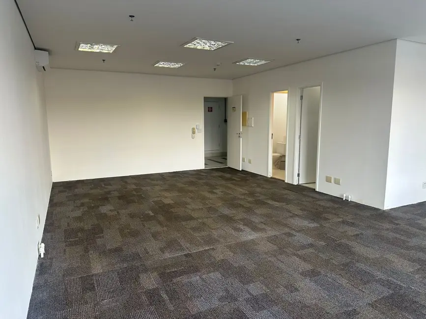 Foto 6 de Sala Comercial com 1 quarto para alugar, 56m2 em Sítio Tamboré Alphaville, Barueri - SP