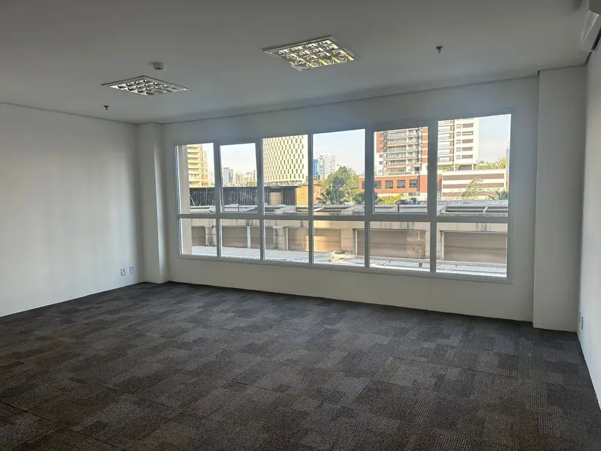 Foto 1 de Sala Comercial com 1 quarto para alugar, 56m2 em Sítio Tamboré Alphaville, Barueri - SP