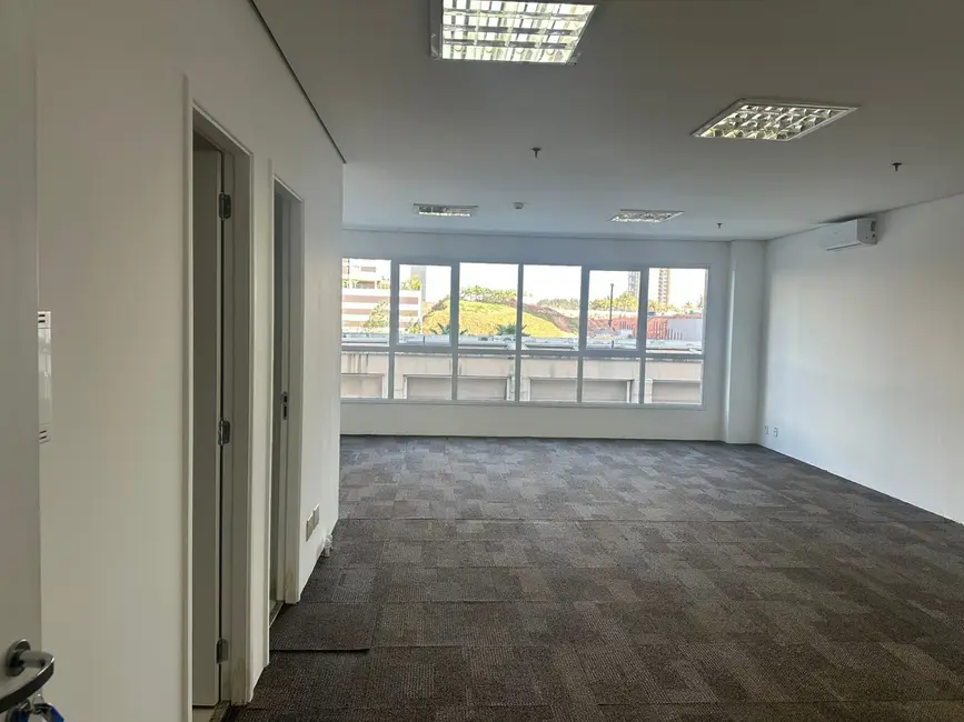 Foto 4 de Sala Comercial com 1 quarto para alugar, 56m2 em Sítio Tamboré Alphaville, Barueri - SP