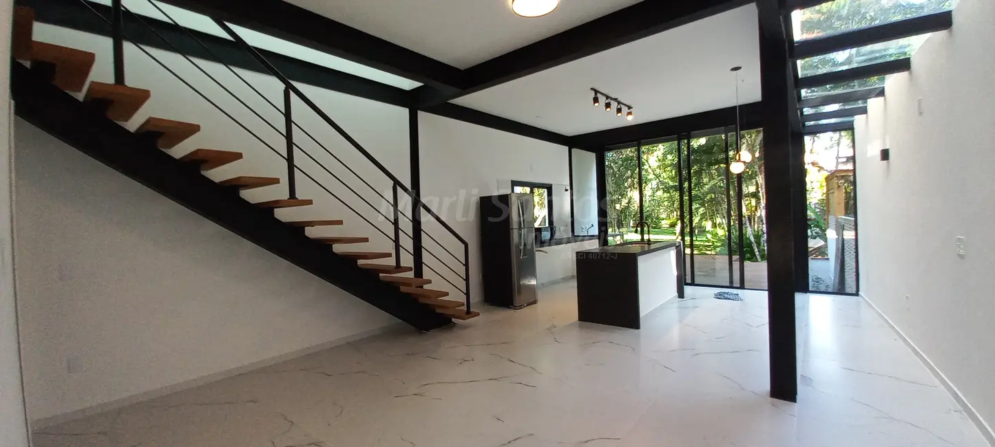 Foto 1 de Casa de Condomínio com 3 quartos à venda, 170m2 em Ilhabela - SP
