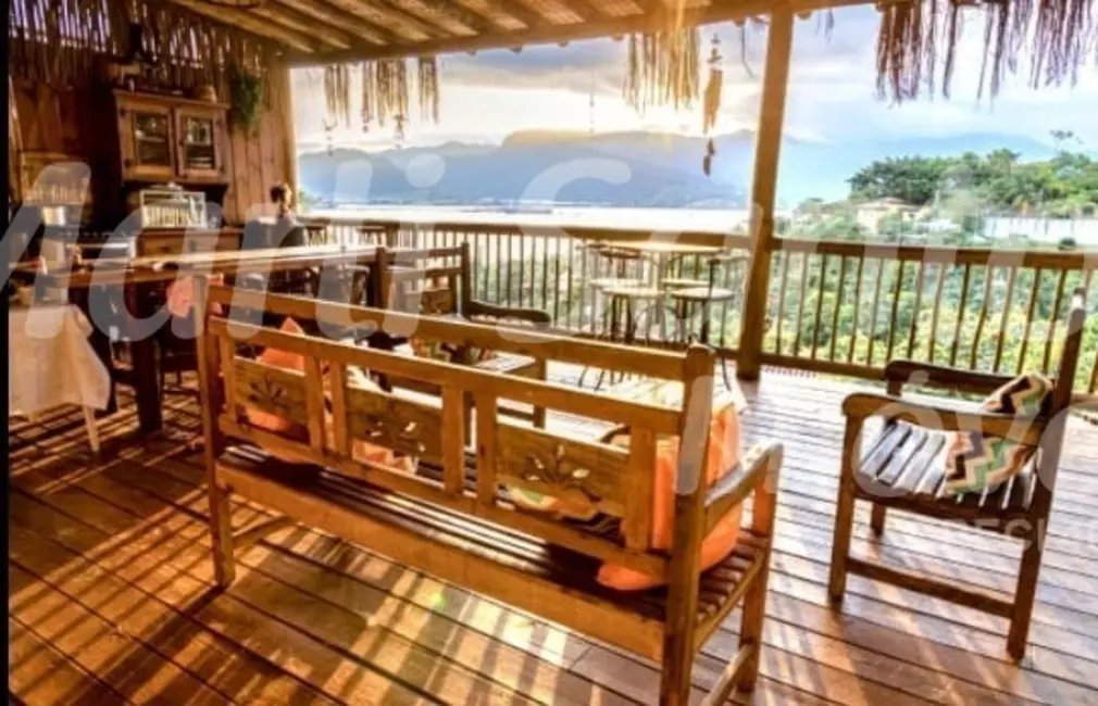 Foto 4 de Casa com 4 quartos para alugar, 278m2 em Ilhabela - SP
