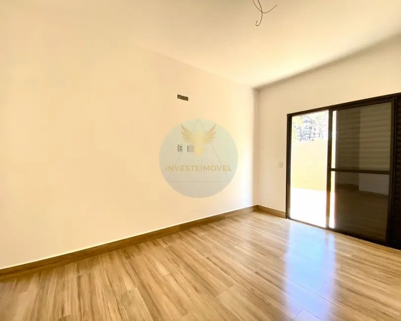 Casa de Condomínio com 3 quartos à venda, 245m2 em Granja Viana, Cotia - SP - imagem 5 Foto 5 de Casa de Condomínio com 3 quartos à venda, 245m2 em Granja Viana, Cotia - SP