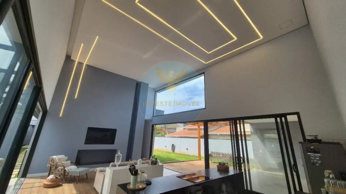 Casa de Condomínio com 3 quartos à venda, 375m2 em Granja Viana, Cotia - SP - imagem 2 Foto 2 de Casa de Condomínio com 3 quartos à venda, 375m2 em Granja Viana, Cotia - SP