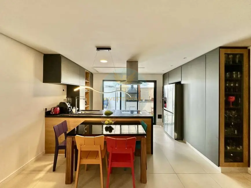 Foto 6 de Casa de Condomínio com 4 quartos à venda, 180m2 em Granja Viana, Cotia - SP