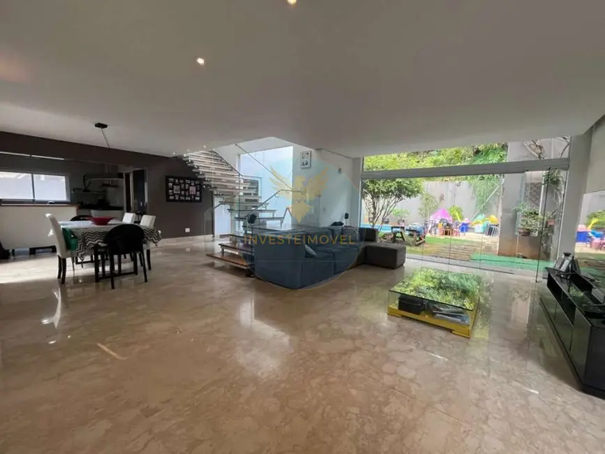 Foto 3 de Casa de Condomínio com 3 quartos à venda, 300m2 em Jandira - SP