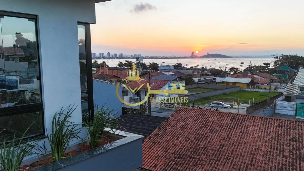 Sobrado com 2 quartos à venda, 70m2 em Penha - SC - imagem 5 Foto 5 de Sobrado com 2 quartos à venda, 70m2 em Penha - SC