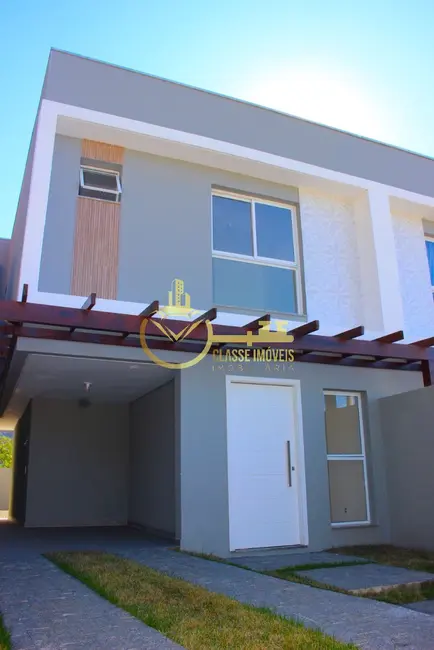 Sobrado com 2 quartos à venda, 109m2 em Espinheiros, Itajai - SC - imagem 2 Foto 2 de Sobrado com 2 quartos à venda, 109m2 em Espinheiros, Itajai - SC