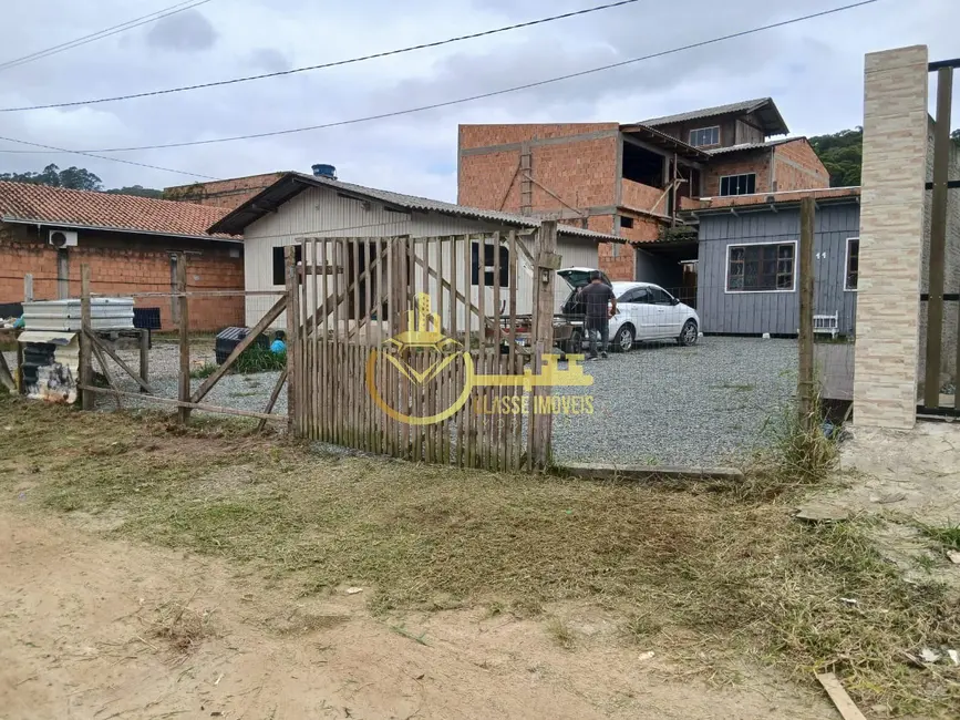Casa com 1 quarto à venda, 200m2 em São Roque, Itajai - SC - imagem 2 Foto 2 de Casa com 1 quarto à venda, 200m2 em São Roque, Itajai - SC