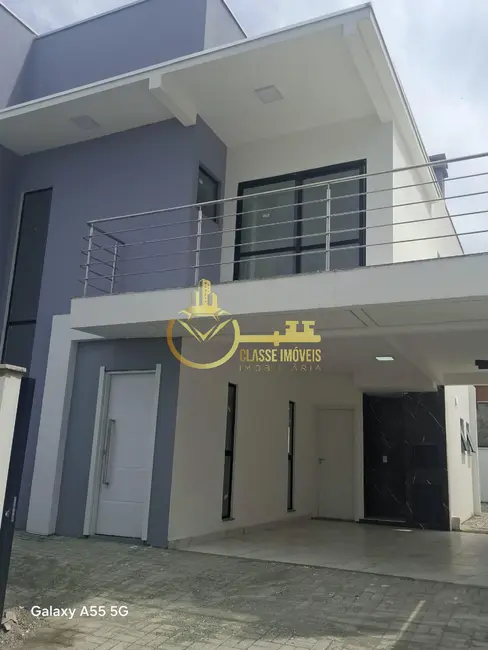 Sobrado com 3 quartos à venda, 139m2 em Penha - SC - imagem 2 Foto 2 de Sobrado com 3 quartos à venda, 139m2 em Penha - SC